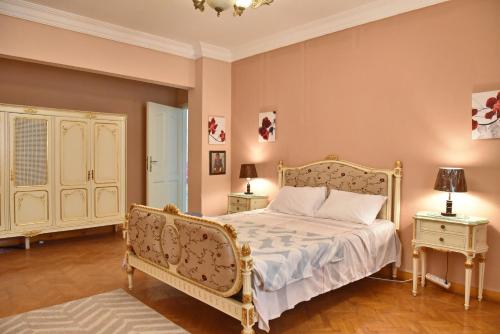 Royal Residence Families Only