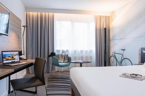 TV a/nebo společenská místnost v ubytování Novotel Wrocław City