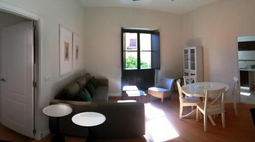 a living room with a couch and a table at Palacio Torneria in Jerez de la Frontera