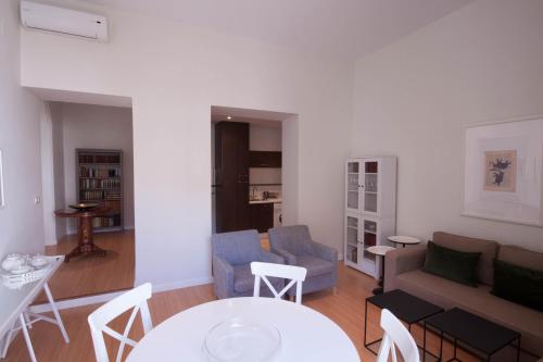 a living room with a couch and a table at Palacio Torneria in Jerez de la Frontera