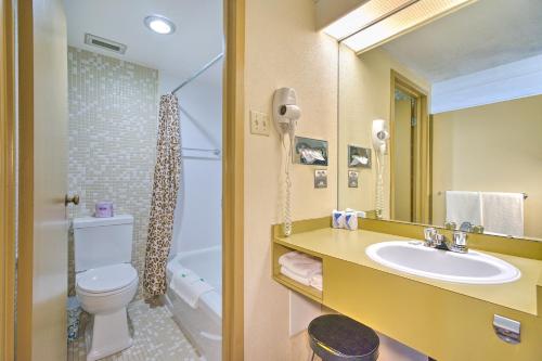 Phòng tắm tại Hotel Motel Penn-Mass