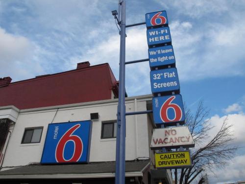 Ein Zertifikat, Auszeichnung, Logo oder anderes Dokument, das in der Unterkunft Motel 6 Baltimore MD ausgestellt ist