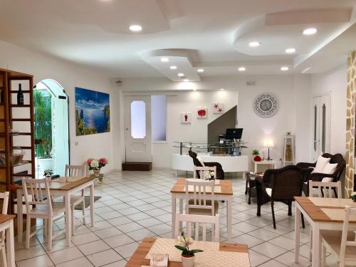 a restaurant with tables and chairs in a room at Villa Miriam in Gragnano