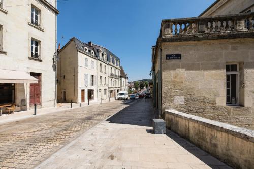 an empty street in an old city with buildings at Petit studio Saint-Front- Small studio flat Saint-Front in Périgueux