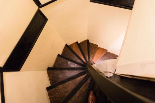 a wooden spiral staircase in a building at Petit studio Saint-Front- Small studio flat Saint-Front in Périgueux