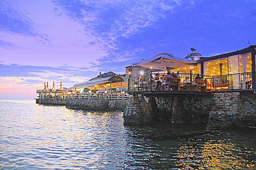a restaurant on the water near the water at Studio apartman Mima in Umag