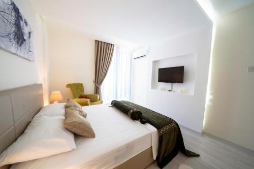 Кровать или кровати в номере Karia Plus City Apartments