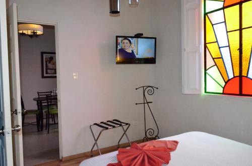 a bedroom with a bed and a stained glass window at Hotel del Capitán de Puebla - Vitrales in Puebla