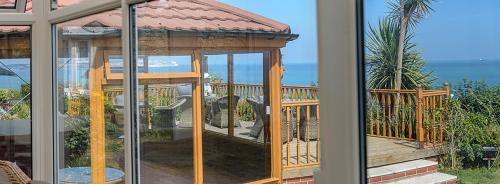 a gazebo with a view of the ocean at Villa Mentone Hotel in Shanklin