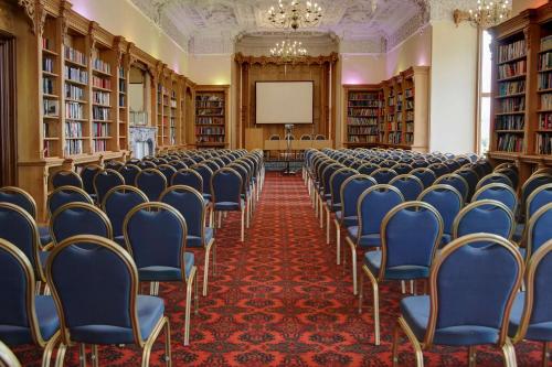 Gallery image of Stoke Rochford Hall in Grantham