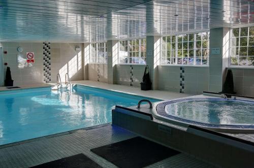 Piscina de la sau aproape de Bury Ramsbottom Old Mill Hotel and Leisure Club