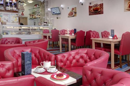 Best Western Greater London tesisinde bir restoran veya yemek mekanı