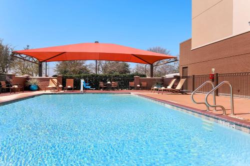 Bazén v ubytování Hyatt Place Dallas/Grapevine nebo v jeho okolí