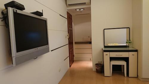 Televisyen dan/atau pusat hiburan di LivingGreen B&B