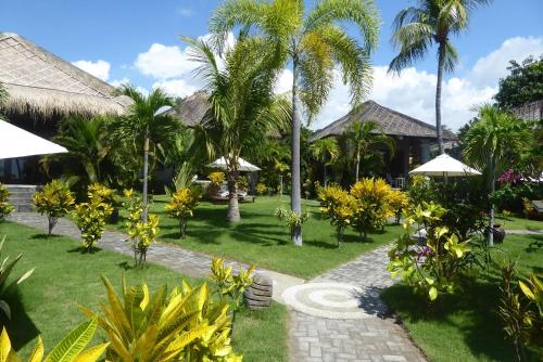 Сад в Relax Bali Dive & SPA ocean front resort