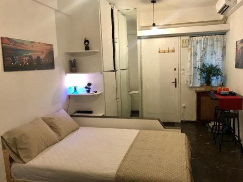 Posteľ alebo postele v izbe v ubytovaní Edem Riviera Studio,close to beach,in Paleo Faliro