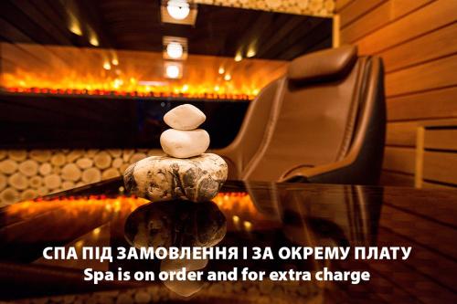 a stack of rocks sitting on top of a glass table at Park Hotel Warshawskiy in Sarny