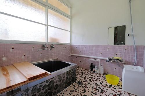 a bathroom with a sink and a window at Guesthouse Soranoie in Gero