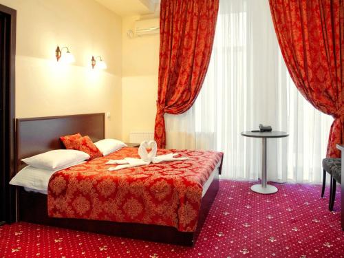 Voodi või voodid majutusasutuse Manhattan Hotel & Restaurant toas