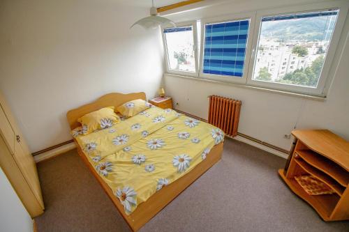 Ένα ή περισσότερα κρεβάτια σε δωμάτιο στο Apartman Penthaus u strogom centru Banja Luke