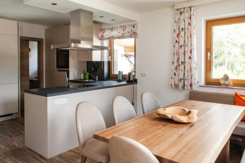 Kuchyň nebo kuchyňský kout v ubytování Ferienhaus Sennerhäusl