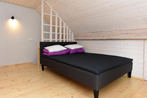 Ένα ή περισσότερα κρεβάτια σε δωμάτιο στο FORUS apartments in Sventoji