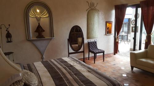 A seating area at La Casona Azul Bed n Breakfast