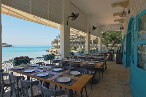 Beit El Bahr tesisinde bir restoran veya yemek mekanı