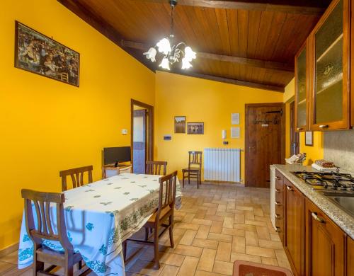 a kitchen and dining room with a table and chairs at Fattoria Capobianco in Montefiascone