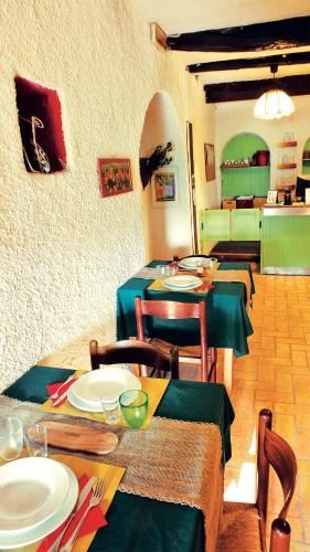 Un restaurante o sitio para comer en Agriturismo Becerca Vegan