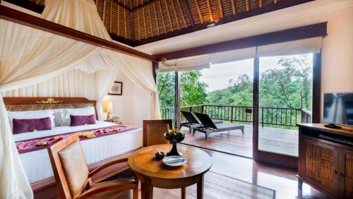 Кровать или кровати в номере Natura Villa Ubud Bali