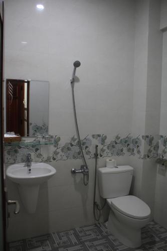 a bathroom with a toilet and a sink at Mai Tra Hotel in Quy Nhon