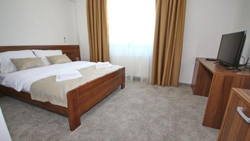 Ένα ή περισσότερα κρεβάτια σε δωμάτιο στο Hotel Novalić Konjic
