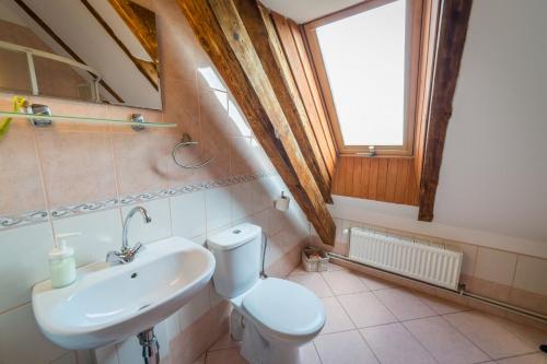 Bathroom sa Folwark Łuknajno nad Jeziorem Śniardwy