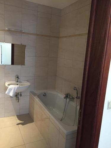 Kylpyhuone majoituspaikassa Hotel Windsor