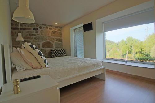 Postel nebo postele na pokoji v ubytování Casa Roupar by Gerês Casas