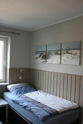 Säng eller sängar i ett rum på Holunder Hüsken