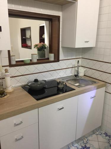 Kuchyň nebo kuchyňský kout v ubytování Plebiscito Apartament By Ele