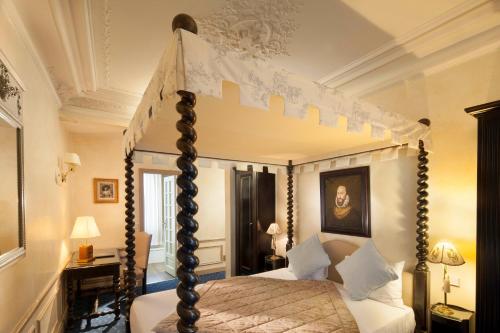 Gallery image of Hotel Residence Henri IV in Paris