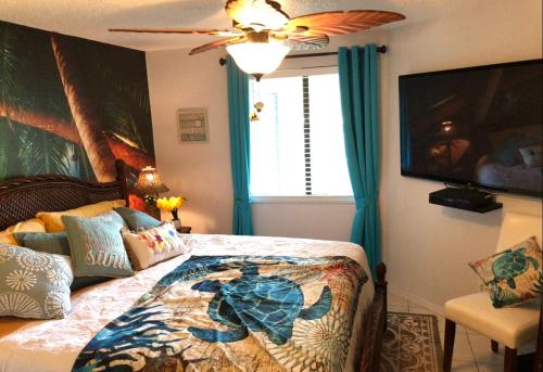 a bedroom with a bed and a ceiling fan at 2 Bedroom , 2 Bath , Villa in Oldsmar
