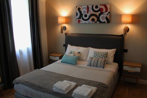 a bedroom with a bed with towels on it at B&B Fine Venice in Marghera