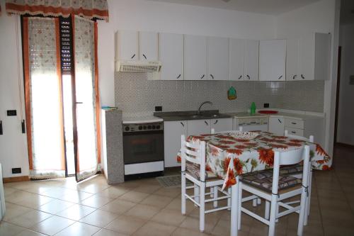A kitchen or kitchenette at Edificio Cannizzo