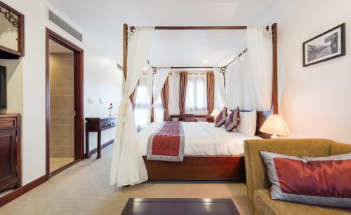 Giường trong phòng chung tại La Dolce Vita Hotel