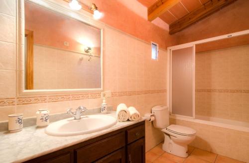 A bathroom at Sa Caseta De Ses Vaques.Son Covas
