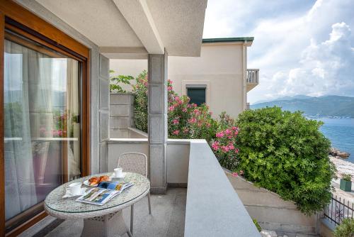 Gambar di galeri bagi Santorini Apart di Tivat