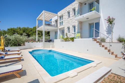 Villa Blanka in Bol for 12 ppl