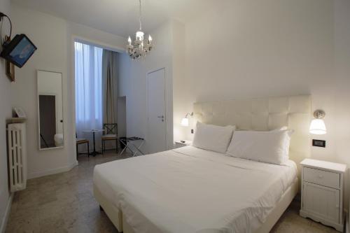 A bed or beds in a room at Badia Fiorentina