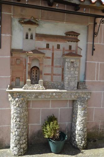 a model of a building on the side of a wall at Amanecer en Campos in Población de Campos