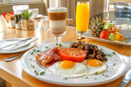 Еда / где поесть недалеко от отеля