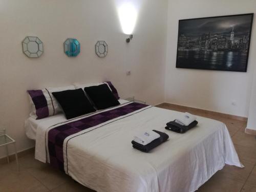 Un pat sau paturi într-o cameră la Confort Villas Canarias